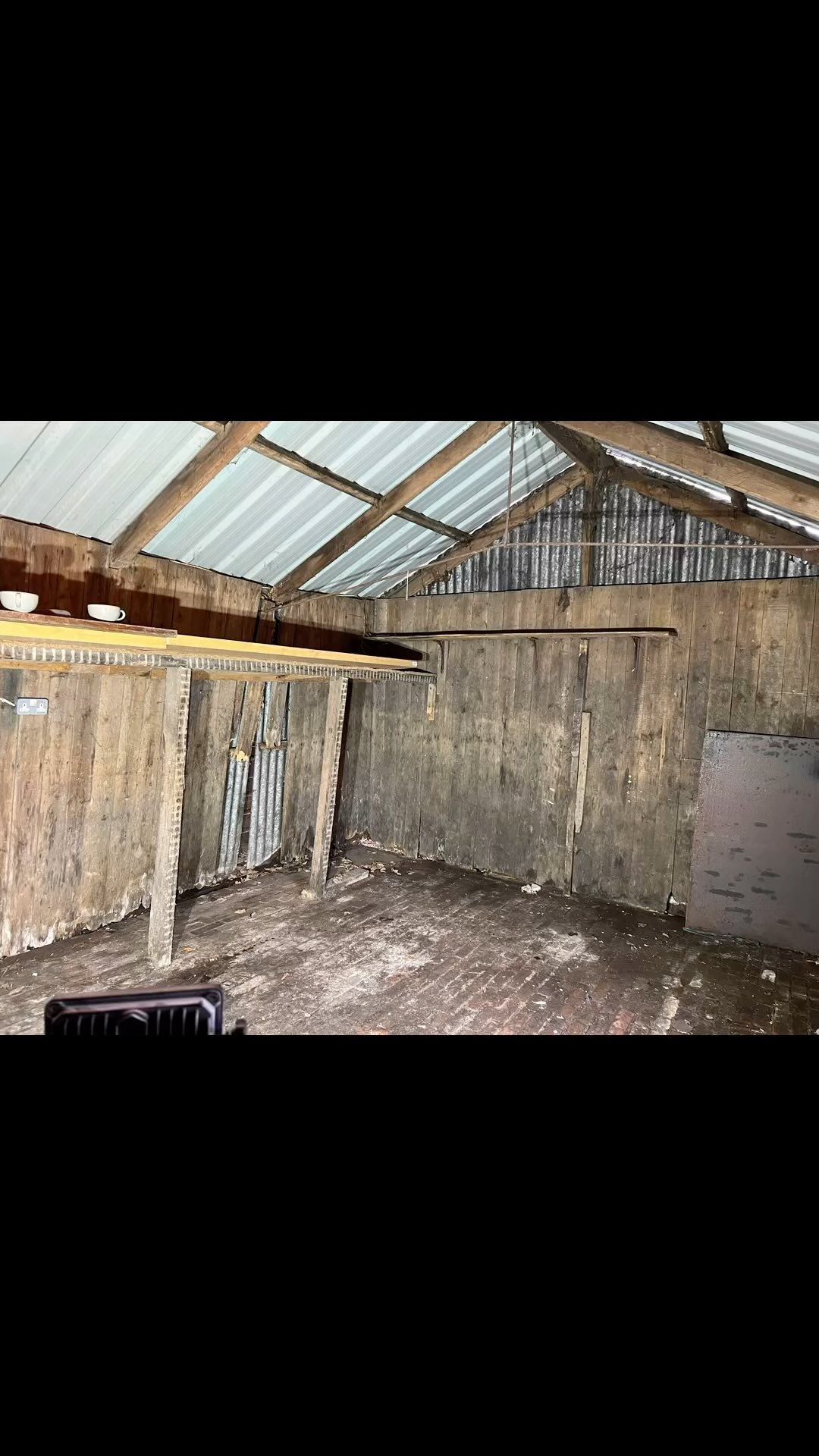 Project complete for the @birdinhandmayford pub. Kitchen prep/store area done. Removed the old building as was not fit for purpose anymore. And built them a nice shiny new one. #buildersofsurrey #buildersofinsta #renovation #freequotation #gardenroom #pubrenovation #outdoordesign