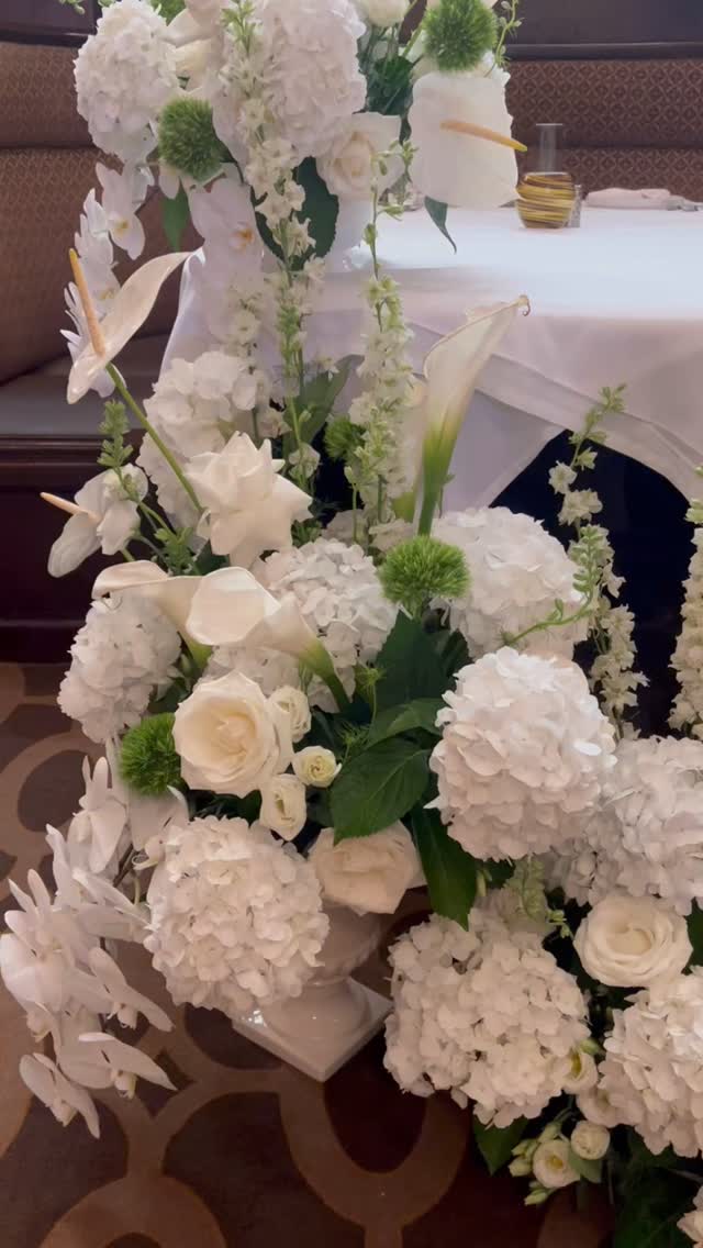 You are giddy, happy and on cloud nine after your wedding ceremony and you walk into THIS as your sweetheart table!! Do you go to cloud 10, 11, 12? Can that be a thing?
As a Pittsburgh wedding florist, I love some of these gorgeous trends but also understand the realistic budgetary constraints that come with weddings.
This gorgeous Grand Concourse wedding focused on a few statement pieces that really made an impact and stayed within the budget.
It’s your big day, so what makes you the happiest ❤️❤️
Xoxo,
Laura