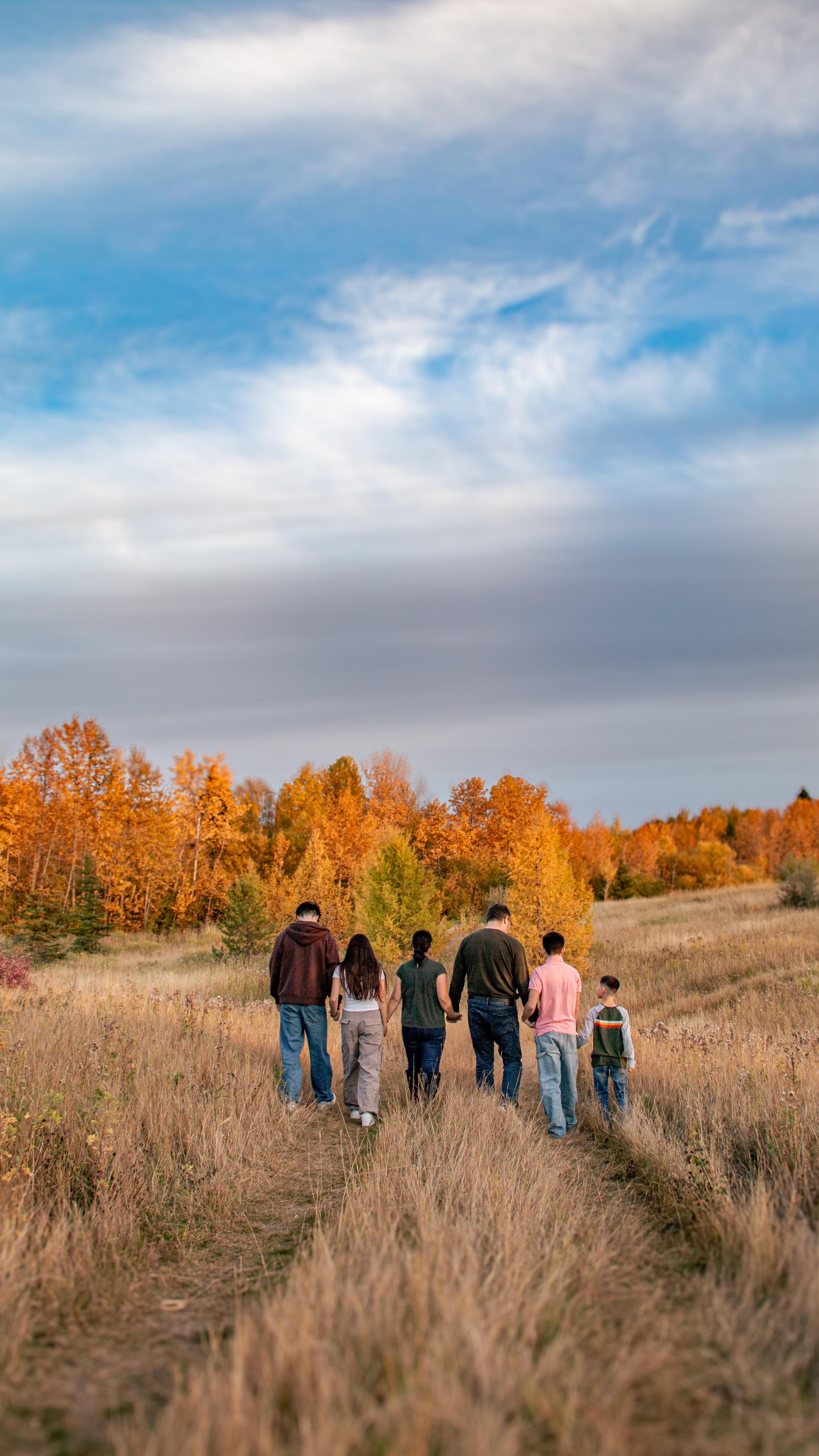 There is just something magical about Fall…and capturing a family unplugging to connect and savour the moment. This was an energetic group that was truly enjoying each other’s company! The setting was perfection…and the outcome, a season in this family’s story forever captured. #fall #yegfall #yegfamilyphotographer #yegfamilies #yegfam #larchtrees #fallcolors #albertafallcolours
