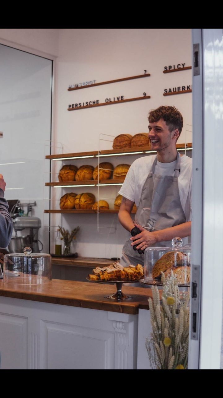 Alles Gute zum Geburtstag, lieber Erik 🎂🎈 🤗
📸 @val.being
#sauerteig
#sauerteigbrot
#sourdough
#berlinerbrot
#brotbacken
#brotbackenmachtglücklich
#berlinfood
#berlinfoodie
#berlinfoodguide