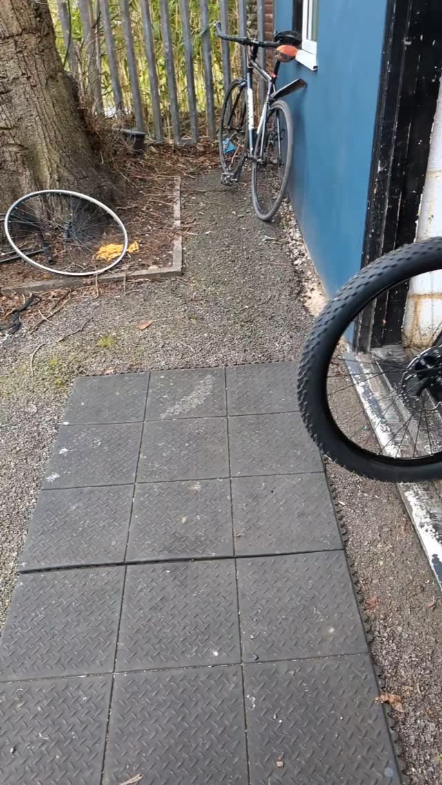 The green beast is back on the road! 😎 #konabikesuk #halowheels #rockshox