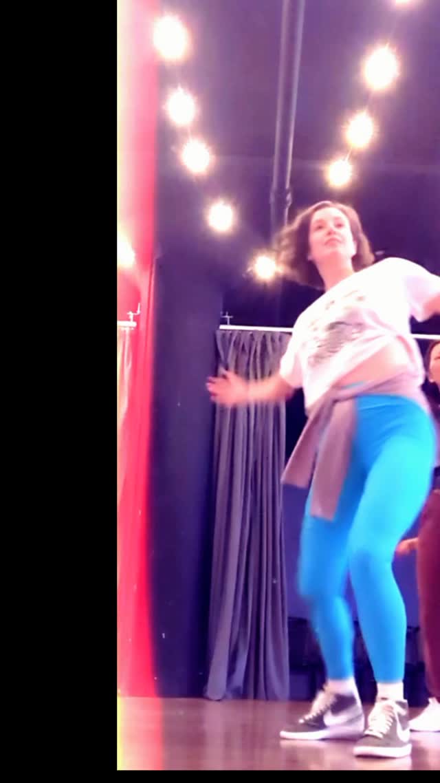 had fun learning ah txe txe at class this weekend, thank you @detroitdanceloft!
#ahtxetxechallenge #dancelife #dancetherapy #nervoussystemregulation #somatictherapist