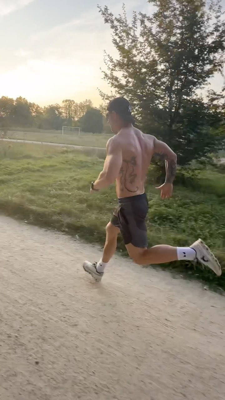 💨 Running isn’t just about speed; it’s about building strength, clearing the mind, and embracing the journey. 🌟
🔥 Benefits of Running:
Boosts cardiovascular health ❤️
Improves mental clarity 🧠
Elevates mood with endorphins ✨
Increases stamina & endurance 🏋️♂️
Burns calories and enhances fitness 🔥
#running #fit #body #pace #goals #sprint #sport #life #fitness