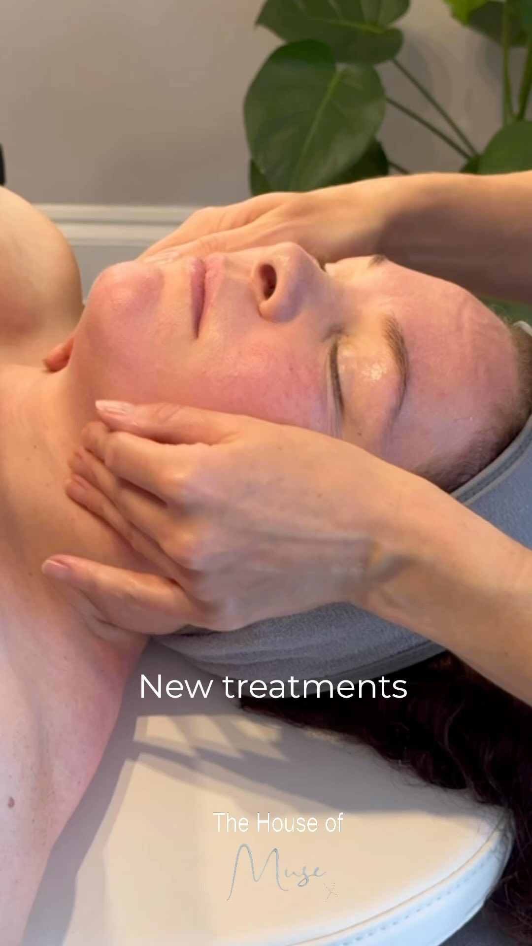 With the weather taking a bit of a cold and grey turn, why not treat yourself with our latest additions to our spa menu.
@annacolebeauty_cardiff has added new treatments to her offering, including Gua Sha body treatments, microneedling and more.
Anna has a variety of massage based treatments that will guarantee the tensions of the week will melt away…
You can book with her direct at @annacolebeauty_cardiff or via our booking system.
📍#pontcanna
#massagetherapy #wellnesscardiff #wellnessthatworks #guashamassage #holistichealth
📷 @rae.j.morgan