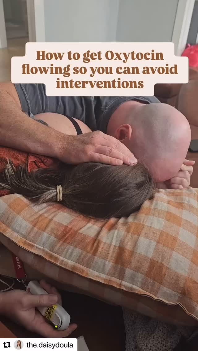 good reminders 🥰
#Repost @the.daisydoula with @use.repost
・・・
Oxytocin 💗💗 The LOVE hormone. The one that is so highly needed during labour to help bring your baby earthside.
Save this post to refer back to. Or send it to your partner to remind them of ways to help you 🙌