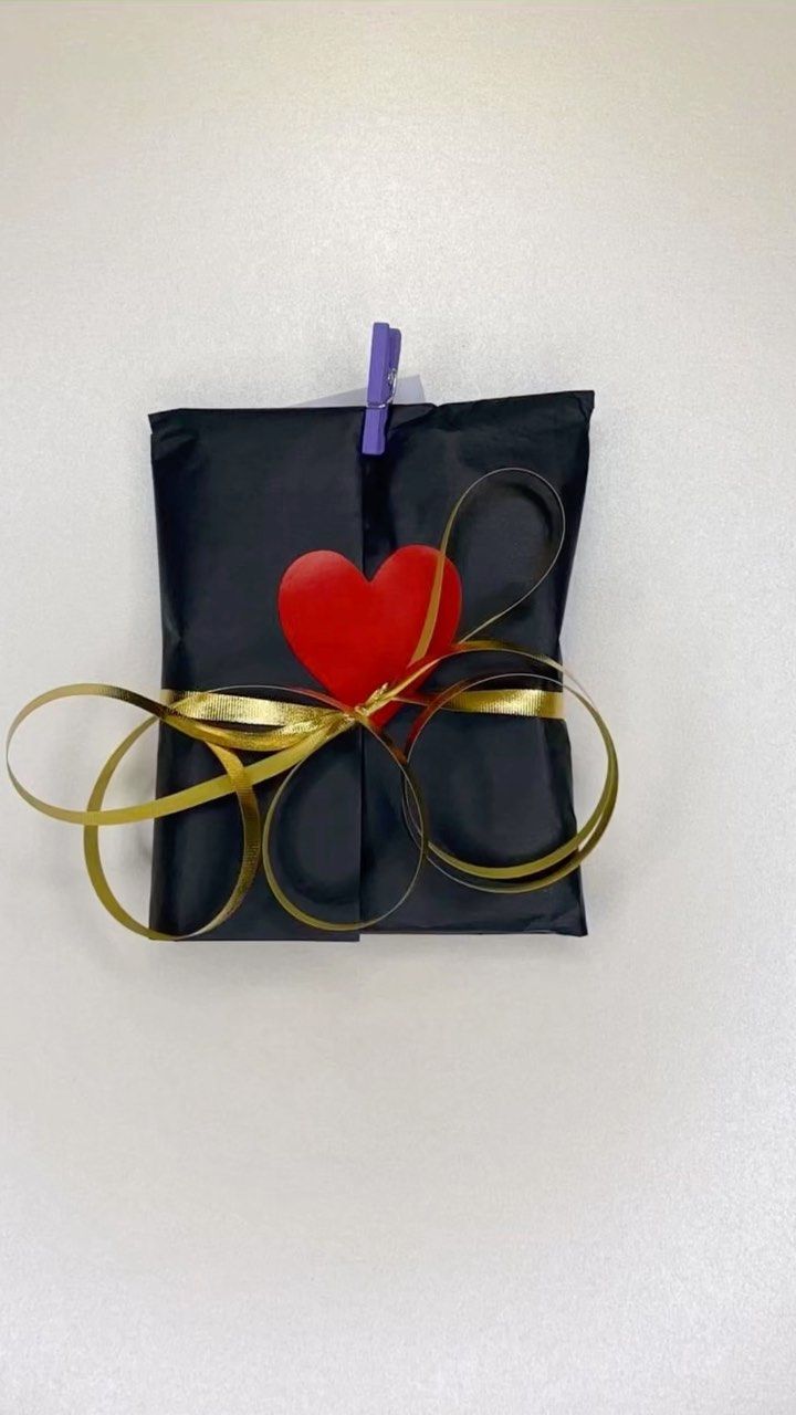 Trop d´amour par ici !
Bon jeudi !
•
•
•
#packaging #coeur #love #emballage #creatricebijoux #bijoux #initial #jeudi #vaguedecreateurs #reels #videoinstagram #votd #unboxing #creole #earrings #bouclesdoreilles #reelsbijoux #alhenabijoux