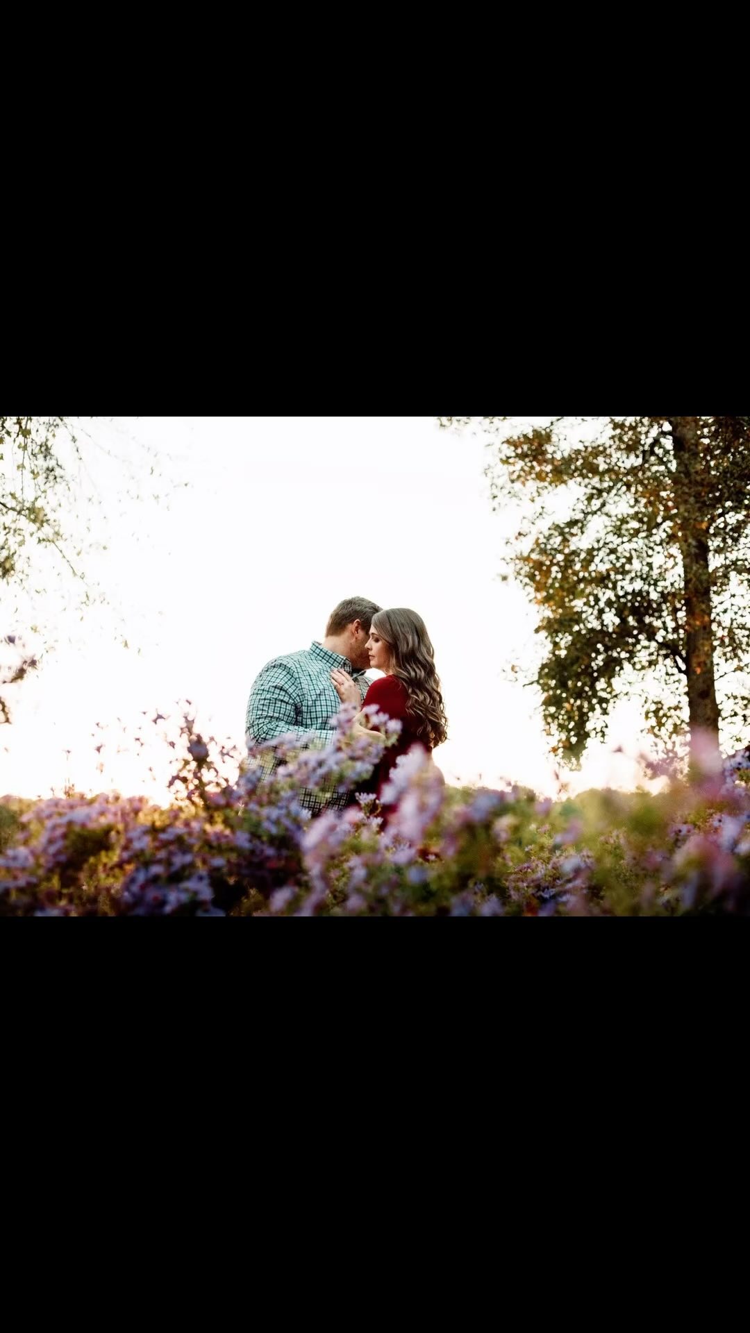 I love asking my couples I work with during their sessions “what makes you proud to be with your partner?”. I love to see all the reactions, it’s so beautiful.
#pnwphotographer #destinationphotographer #pdx #weddingphotography
