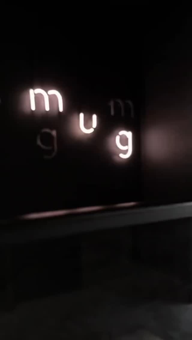 🌴✨ O Havaí, seja aqui! ✨🌴
Preparamos um final de tarde especial para você desfrutar da leveza e da beleza da nova Linha Havaí, do designer André Carvalho, em um cenário que convida à pausa e ao bem-estar: o encantador Café Mug, neste casarão histórico na Pamplona, SP.
Venha sentir a serenidade de nossas peças autorais, inspiradas na liberdade e no tempo mais lento que só o “Havaí” - um estado de espírito - pode oferecer.
Queremos recebê-lo com todo o carinho e celebrar esse momento único conosco!
Detalhes do evento:
🗓️ Data: 26 de junho
⏰ Horário: A partir das 16h
📍 Local: Café Mug - Casarão na Pamplona, São Paulo
Atenção: Para garantirmos uma experiência perfeita e acolhedora para todos os nossos convidados, é de extrema importância que você confirme sua presença! Basta clicar no link da bio ou nos enviar uma mensagem direta.
Contamos com você para brindarmos a essa nova coleção que é um convite a desacelerar e a estar bem onde se está.
#LinhaHavaí #DesignAutoralBrasileiro #AndreCarvalhoDesign