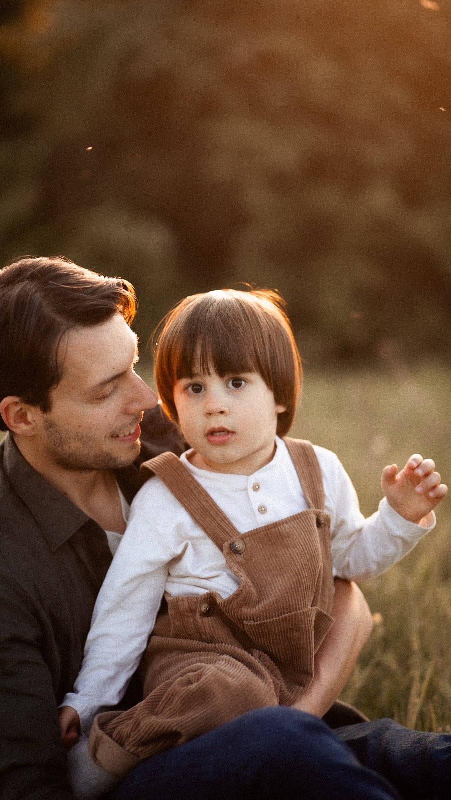 Happy 3 to my little boy šOn your third birthday you are a person who loves: making people laugh, snuggling, vacuuming, baking with mom, playing āwolvesā with dad, going to brunch, sky from paw patrol, bananas in copious quantities, making up your own little lyrics to songs, pointing out what cars our friends drive, drinking berry tea. You are quite clever if I may say so and people always comment on how luscious your hair is. We love you loads ā¤ļø
#birthday #birthdayboy #3rdbirthday #essex #essexfamily #essexfamilyphotographer