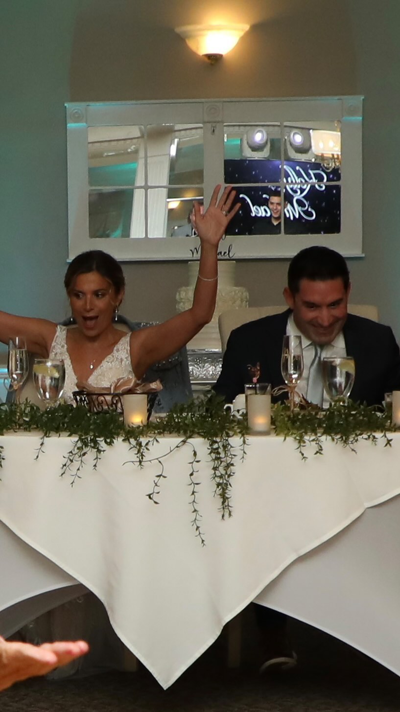 OMG! 😳 Breaking is now an Olympic and Wedding Sport! 🏆 👰♀️🤵♂️
.
.
.
#olympics #olympicbreaking #olympicbreakdancing #breakdancing #olympics2024 #weddingolympics #reaction #wedding #dj #weddingdj #dancing #party #dontmissabeatevents #bride #groom #omg