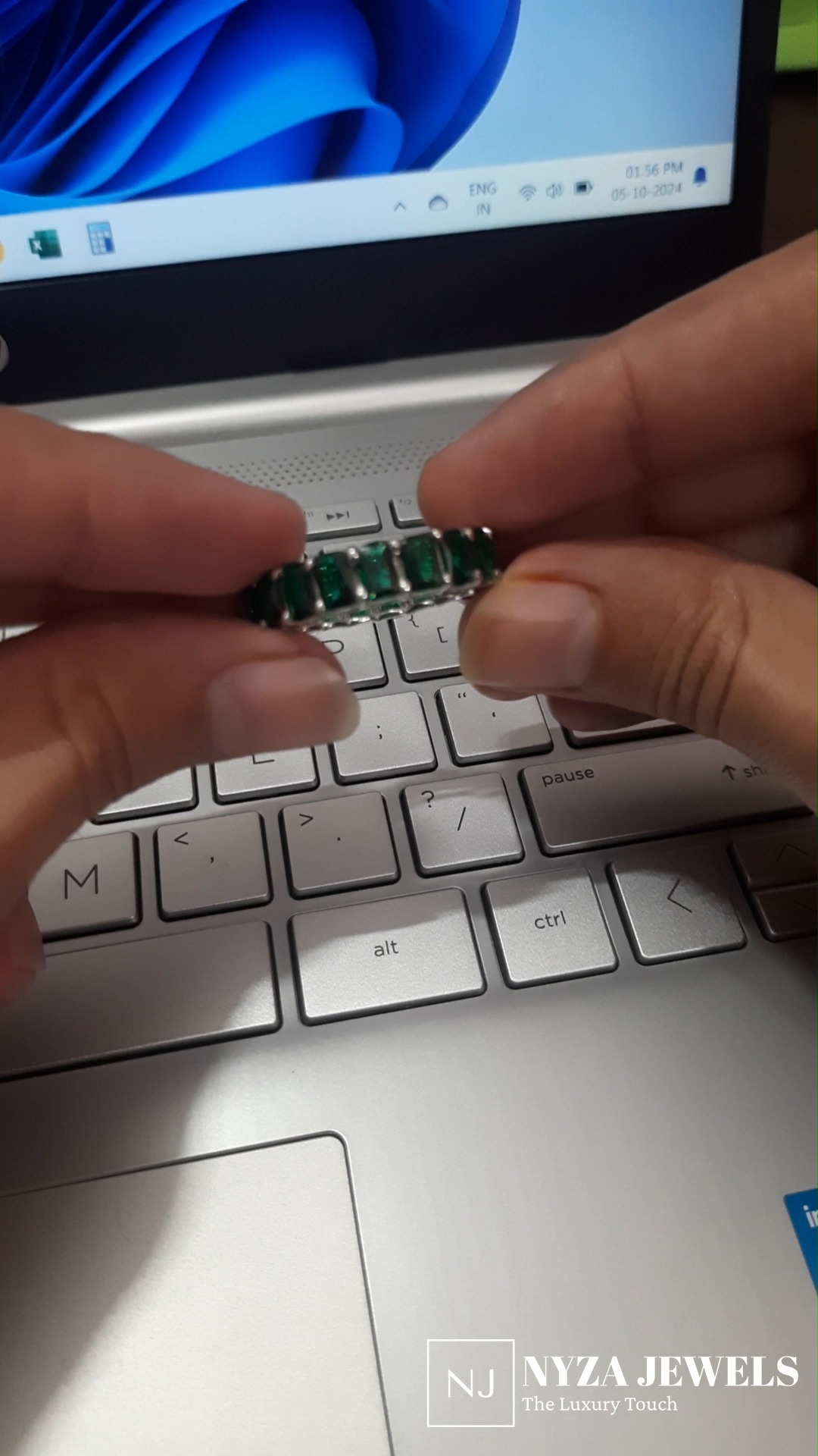 ❤️Stunning Emerald, Symbolizing Growth❤️
.
.
Emeralds are also associated with loyalty and new beginnings, making them a meaningful choice for a wedding band. The ring not only stands out with its unique color but also carries a depth of symbolism that's perfect for celebrating a lifelong commitment. A truly timeless choice. 💚💍