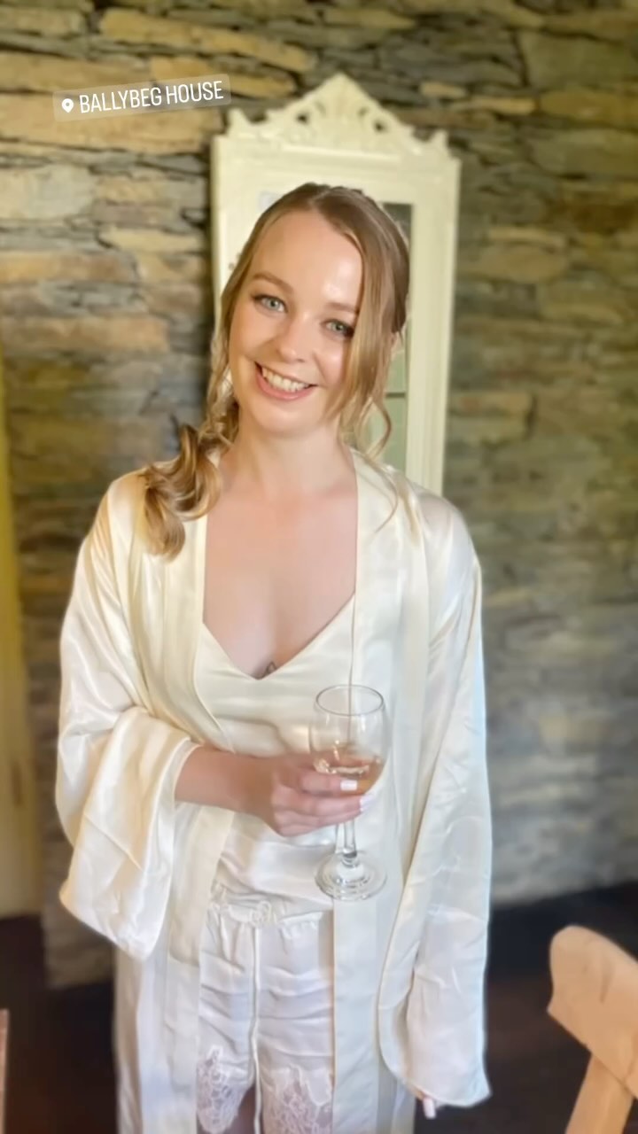 Aoife - a totally chill Bride last week in Ballybeg House who looked amazing 🤩. Her mother could have been mistaken for her sister, she looked fabulous too! It was a pleasure being part of her wedding day, the sun even came out after all the rain! 👰✨☀️
Hairdresser @_hair_by_olivia_x
Photographer @sbyrnephoto
Makeup by me @louisekeanemakeup
Venue @ballybeghouse Wicklow
#bridalmakeupartist #bridalmakeup #wicklowmakeupartist #dublinmakeupartist #braymakeupartist #bray #leinstermakeupartist #bridetobe #bridalinspiration #brides #leinstermakeupartist #makeupartist #irishmakeupartist #irishbrides #irishbridalmakeupartist #weddingday #gettingmarried #weddinginspiration #motherofthebride #wicklow #wicklowweddings #love #Ballybeg #elopement #louisekeanemakeup