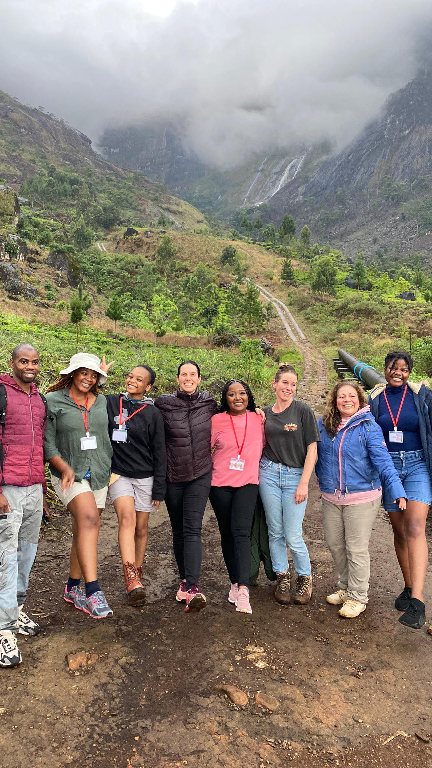 There were so many great parts to the weekend, but something that is always special to me is being able to share my love of the mountains with people 💛. @africawildtruck is nestled in the tea fields of my favorite corner of Mulanje, making it easy to spend an afternoon at the foothills of the island in the sky. I haven’t been on too many hikes in the rain but there was something so special about the mist and cloud coverage. The greatest part was how much everyone loved it even in the wet & the cold. (@misskamwendo did love it despite the scowls you see in the video)