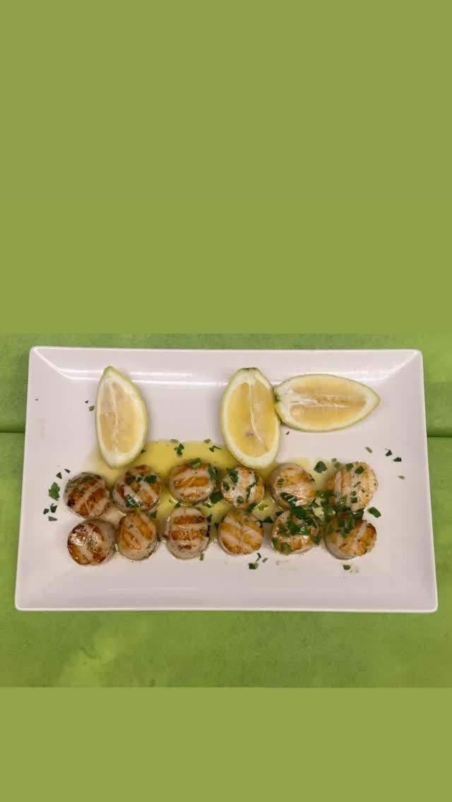 Nuestro famoso artista de la comida nos ha brindado el honor de exhibir estos maravillosos platos servidas por nuestro camarero, lo cual que se pueden apreciar en la publicación, los platos del chef.