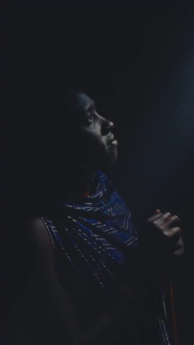 Maasai Culture 🛖🇹🇿
On our way back from filming for @suricatasafaris in the @serengeti_national_park , we had the opportunity to meet a Maasai tribe and gain insight into their daily life.
The Maasai are a Nilotic ethnic group who primarily live in Tanzania and Kenya. 🇹🇿🇰🇪
Cattle herding, nomadism, pride, and warrior traditions are just part of their rich culture.
The Adumu dance, shown in the video, is characterized by a series of jumps performed by the dancers. They stand in a circle and take turns leaping into the air, keeping their bodies as straight and upright as possible. Young Maasai warriors typically perform this energetic and acrobatic dance during ceremonial occasions such as weddings, religious rites, and other important cultural events.
We had the privilege of attending such a ceremony and documenting it. The deep chants, the jumps, and the atmosphere are hard to put into words — so see for yourself!
Follow for more 🫶