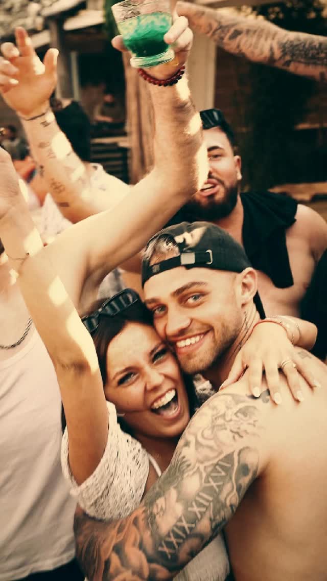 Un DJ, du sable, et l’instant parfait.
C’est ça, le Nbc.
Ouvert tous les jours
Cocktails, transats, DJ sets et restauration midi et soir.
#LeNaudo #BeachClubCanet #DayToNight #NaudoVibes #SummerInCanet #PlageÉlectrique #ChicUnderTheSun
#canetenroussillon #nbc #naudobeachclub