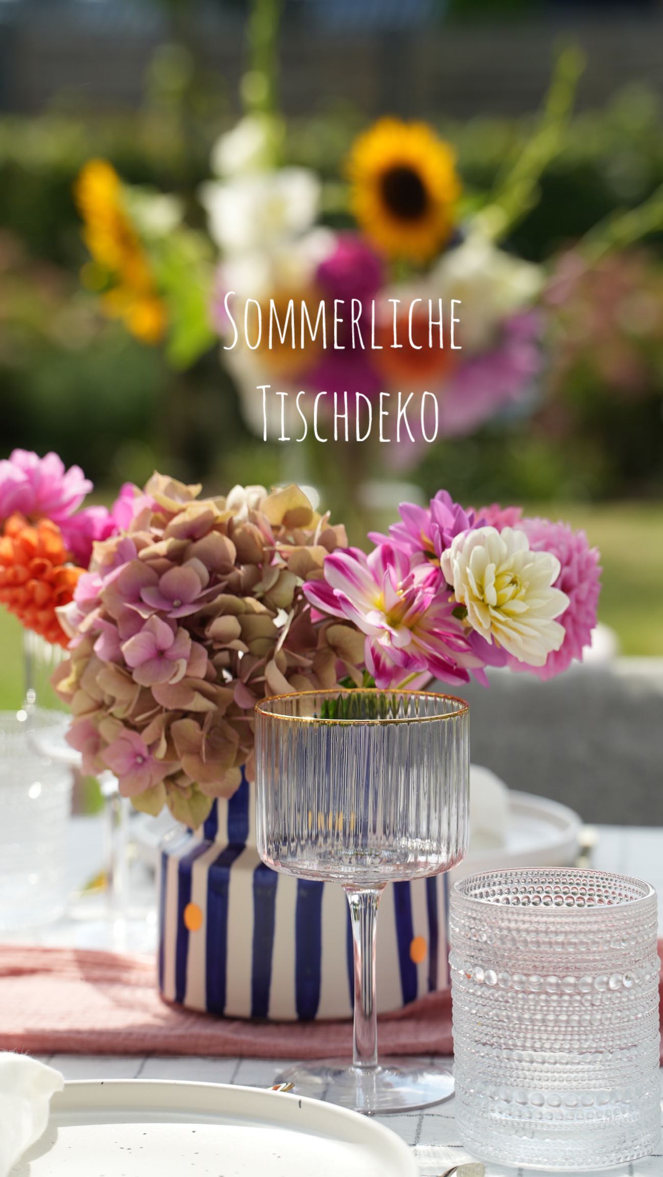 Hallo ihr Lieben☀️ Wir hoffen ihr habt einen schönen Sonntag. Wir genießen heute unseren freien Tag mit der Family. Gedeckter Tisch mit bunten Blumen gehört dazu🌸. Habt es schön heute🤍
#tablesetting #frischeblumen #freshflowers #gedecktertisch #sommerdeko #outdoorliving #outdoordining #terrasse #familytime #esstisch #interiordesign #interior #interiør #summerdinner #colorfullife #colorfuldesign #colorfulliving