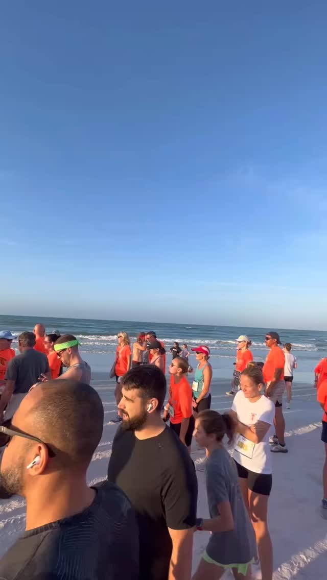 🐢 SAVE THE TURTLES 5K RUN 🐢
The morning was filed with sunshine ☀️ as our shoes 👟👟 filled with SAND! @mlynnsutton we miss you dearly and we’re looking forward to see you once you’re back! #savetheturtles #5k #siestakey #beach #sarasota #florida #sunshine #sand #run #smile #showup #start #finish #happy #runnershigh