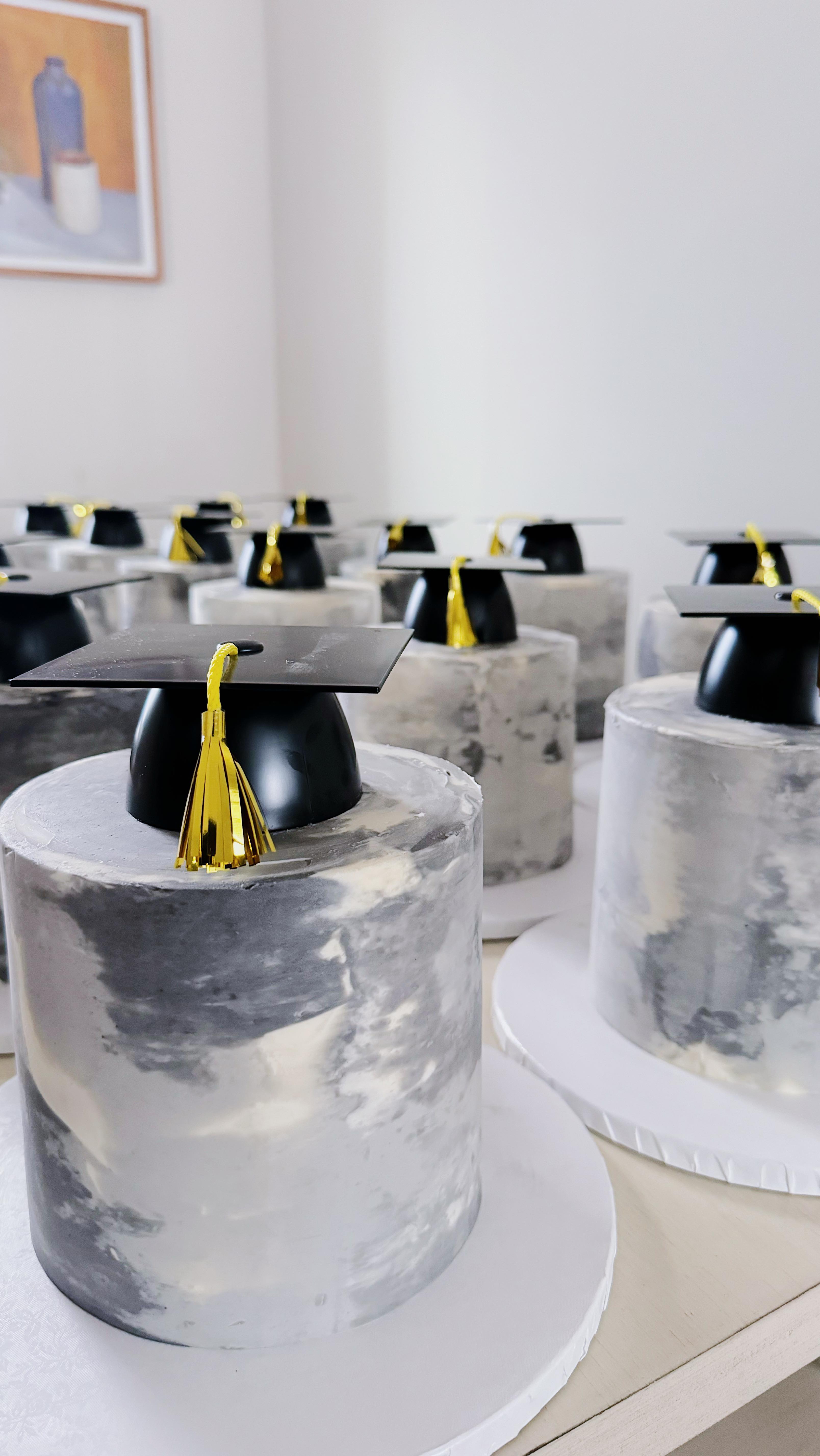 🎓🍰 Graduation season, it’s been sweet!
We baked our hearts out and whipped up 20 delicious cakes for an epic graduation party!🎉
As the season of caps and gowns comes to a sweet end, we’re filled with joy for all the amazing grads. We’re honored to have been a part of celebrating so many bright futures. 🎓✨
#nycbaker #cakedecorating #cake #cakeateachtable #individualcakes #graduationcakes #marblecake #marbledcake #statenislandbaker #sweetsuccess #graduationseason