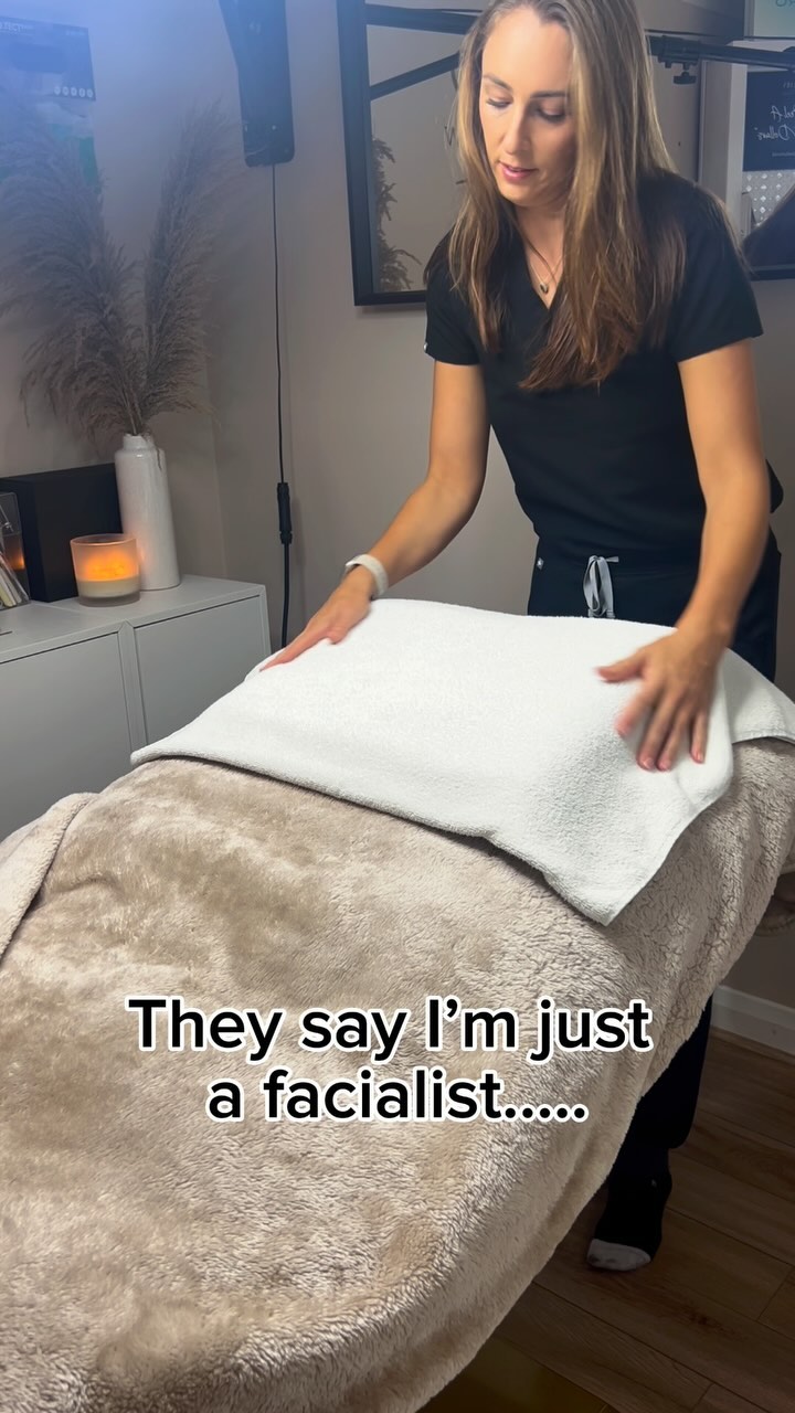 🍃 “Sometimes, all you need is a reset... and a little self-love.”
They say I’m ’just a facialist’
But your appointment with me is your time to offload, celebrate your highs and enjoy some you time…..most importantly it’s your safe place to truly relax!
Life can be crazy sometimes so that hour or 90 minutes you spend having your treatment I aim to make it as comfortable and relaxing as possible 🌟
#relax #tranquility #selflove #beauty #recharge #peace #treatment #comfortable #trust