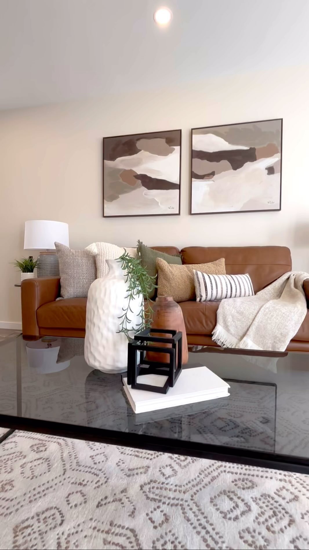 Days past, getting that warm, earthy year-round autumn feel in your home meant dark walls, dark furniture and dark lighting. The now way? Layering in textures, textiles and tones until you have a blended nature-inspired palette that makes you feel like it’s sweater-weather everyday. Lovely as a style and for the soul!
Not sure how to get it? We’ll help!
Kelly & Rena
(204) 918-6023
@blueroseinteriors
@rw_staging_design
#sweaterweather #fallpalette #livingroomstyle #interiorinspo #leathersofa #texture #wool #homestyling #homestaging