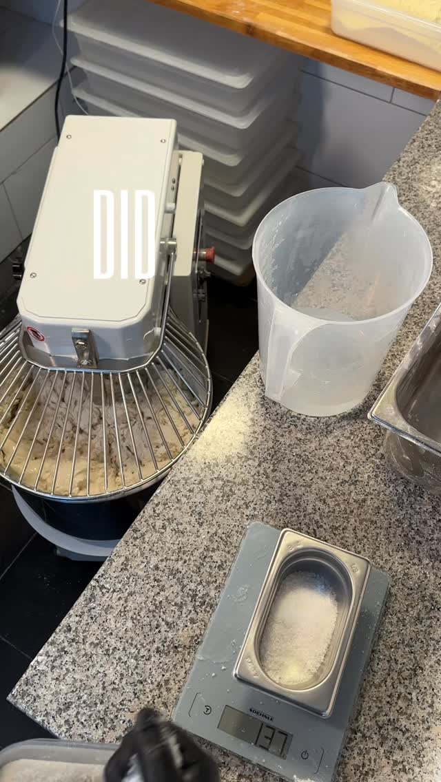 Do you know when to add salt to your biga-based dough?
Because when you add it — not just how much — will completely change how your dough feels, moves, and behaves over time.
Here’s the truth:
🔸 Too early (right at start of mixing)?
The salt tightens gluten too soon. The dough becomes elastic but tense — hard to ball, hard to stretch, and resistant in the hands.
🔸 Too late (at the end of mixing)?
The dough becomes overly relaxed. It turns sticky, spreads too much in the tray, and loses its ability to hold shape.
🔸 The sweet spot?
Add salt at about 1/3 into the mix — after some gluten structure has formed but before it’s fully developed.
This gives you a dough that’s strong, balanced, smooth, and still extensible.
Salt doesn’t just give taste — it regulates fermentation, gluten tightening, and water absorption.
Once you feel the difference, you’ll never throw it in blindly again.
Know when to add salt — and the dough will thank you!
Vet du når du skal tilsette salt i en biga-deig?
For når du gjør det – ikke bare hvor mye – påvirker hele deigens utvikling og oppførsel.
Her er hva som skjer:
🔸 For tidlig (helt i starten)?
Salt strammer glutennettverket for tidlig. Deigen blir elastisk, men stram – vanskelig å oppballe, vanskelig å strekke, og jobber imot deg.
🔸 For sent (etter full glutenutvikling)?
Deigen blir for myk. Den blir klissete, flyter ut i boksen og mister evnen til å holde formen.
🔸 Den perfekte timingen?
Tilsett salt når det gikk 1/3 av miksing tiden– når litt struktur er dannet, men før glutenet er helt utviklet.
Da får du en sterk, balansert og smidig deig som fortsatt er tøyelig.
Salt handler ikke bare om smak – det styrer fermentering, glutenspenn og vannopptak.
Når du kjenner forskjellen, slutter du å tilsette det tilfeldig.
Deig handler om timing. Salt gir deg kontroll.
#hjemmelagetpizza #napolitanskpizza #pizzashop #pizzalovers #tipo00 #pizzaoppskrift #pizzashopno #neapolitanpizza #pizzarecipe #pizzatips #pizzaschool #nordicpizzaclub