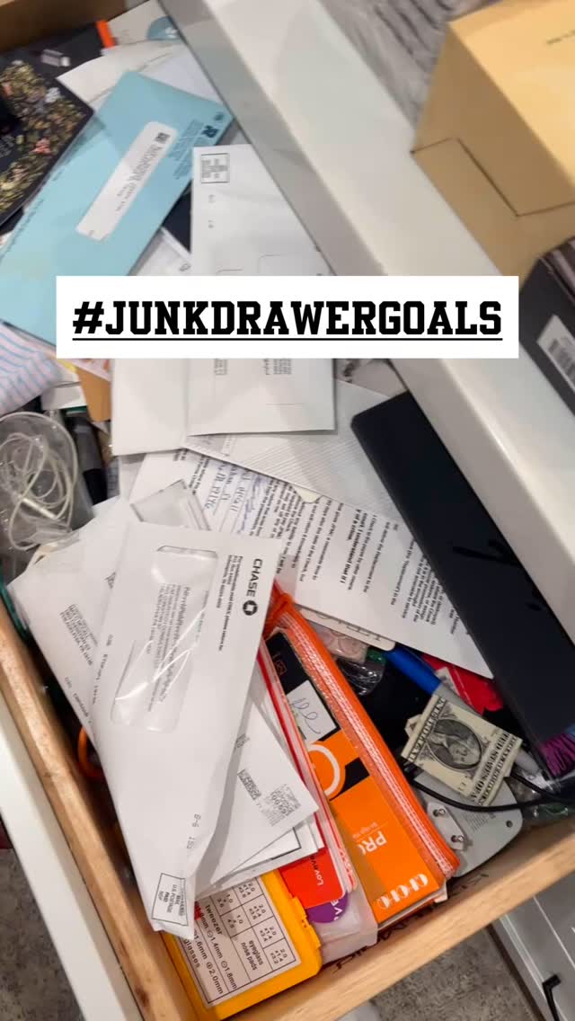 Before ➡️ After: The Junk Drawer Makeover
It’s amazing what a little structure can do! This drawer was overflowing with random cords, batteries, pens, paper clips—you name it. With a quick declutter and the right inserts, every item now has a designated spot.
🟢 Easy to find
🟢 Easy to maintain
🟢 No more mystery mess
If your “junk” drawer is more chaos than convenience, I can help turn it into a functional space that actually works for you.