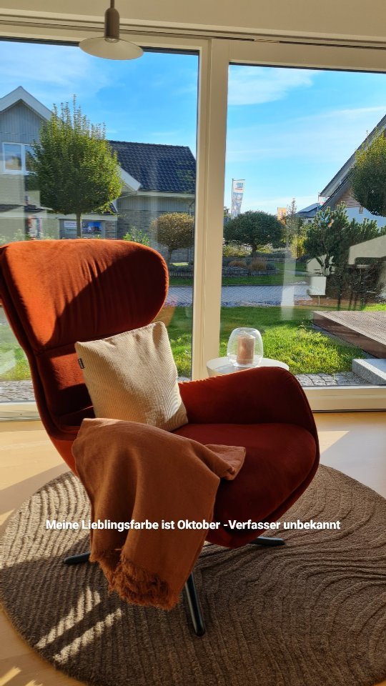 Wow, heute ist einfach ein wunderschöner Herbsttag🤩 und ich stelle, sie schon so oft fest, dass diese Fensterflächen unbezahlbar sind... Die Herbstsonne fällt durch den kompletten Wohnbereich, taucht alles in ein warmes, goldenes Licht 😍 es ist so unglaublich gemütlich, hell und superschön☀️
Hier lässt es sich ganz gut aushalten @fertighausweiss 😉
#Musterhaus #erlangen #FertighausWeiss #Fertighaus #Fertighauswelt #Hausbau #Herbst #Cozy #Sonne #hell #eckverglasung #fensterfront #Planung #Gold #gemütlicheszuhause