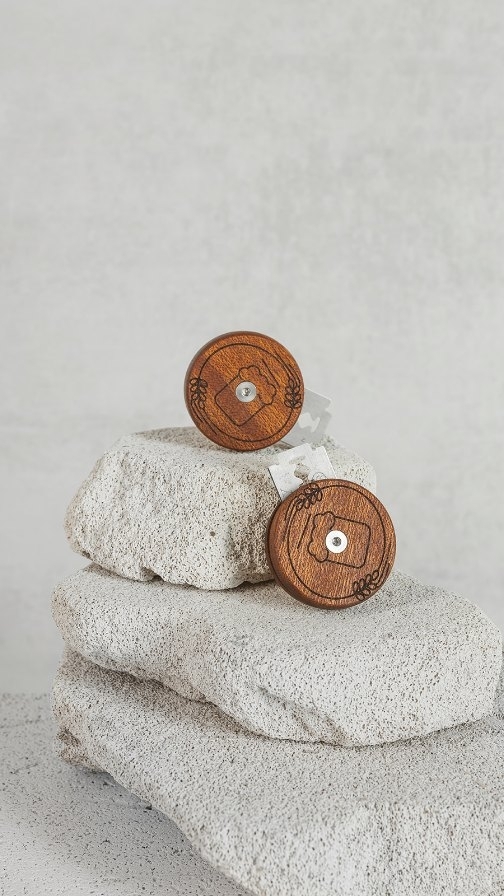 Ar vis dar raižai duoną, naudodamas britvutę be laikiklio ir nuolat įsipjauni per skubėjimą? O gal esamas laikiklis netarnavo taip ilgai, kaip tikėjaisi? 😞
Jeigu bent į vieną klausimą atsakei sau "taip", pristatome - Rūgsta duonos raižymo peiliuko laikiklis ✨
🌾 Sukurtas Rūgsta
🌾Rankų darbo, pagamintas Akademijoje, Kauno r.
🌾Iš patvaraus raudonmedžio medžio masyvo
Ieškok www.rugsta.lt 🌍
#sourdough #lame #sourdoughbread #artisanbread #breadstagram🍞 #breadstagram🍞 #rugsta #breadlove #raugoduona #natūralausraugoduona