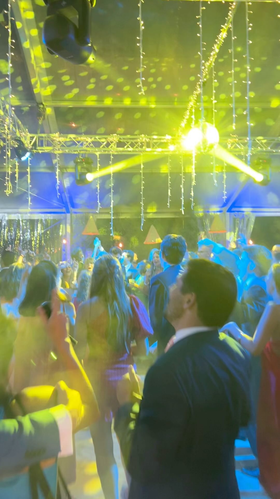 “Oh Ana juliaaaaa..” a 360 degrees view from@this amazing party at @moinhodoalamo C&N wedding party 🎉🪩 #wedding #weddings #weddingdress #weddingsinportugal #weddings2024 #weddings2025 #destinationwedding #portugalweddingvenues #portugalwedding #destinationweddingportugal #weddingsinalentejo #montemoronovo #moinhodoalamo #partymood #party #amazingplaces #amazingparty #amazingdance #amazingdancers #amazingdancefloor #dance #dancefloor #discoball #weddingdj #weddingdjs #eventdj #djlife #djlifestyle