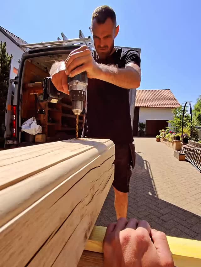 🔨 Remplacement d’un poteau mouluré traditionnel en chêne
Sur cette belle maison à colombages alsacienne, nous avons remplacé un poteau sculpté en chêne, rongé par l’humidité et le temps.
🪚 Travail à l’identique, moulures respectées, pose en conservant l’âme du bâti. Ici, on ne triche pas : c’est du solide, du durable, du vrai bois.
#charpente #charpentier #maisonalsacienne #colombage #patrimoinealsacien #artisanat #renovation #alsace #charpentetraditionnelle #bois #restauration #architecture #mbpassion #poteaumouluré #chêne #savoirfairefrançais #patrimoine #charpentiersdefrance