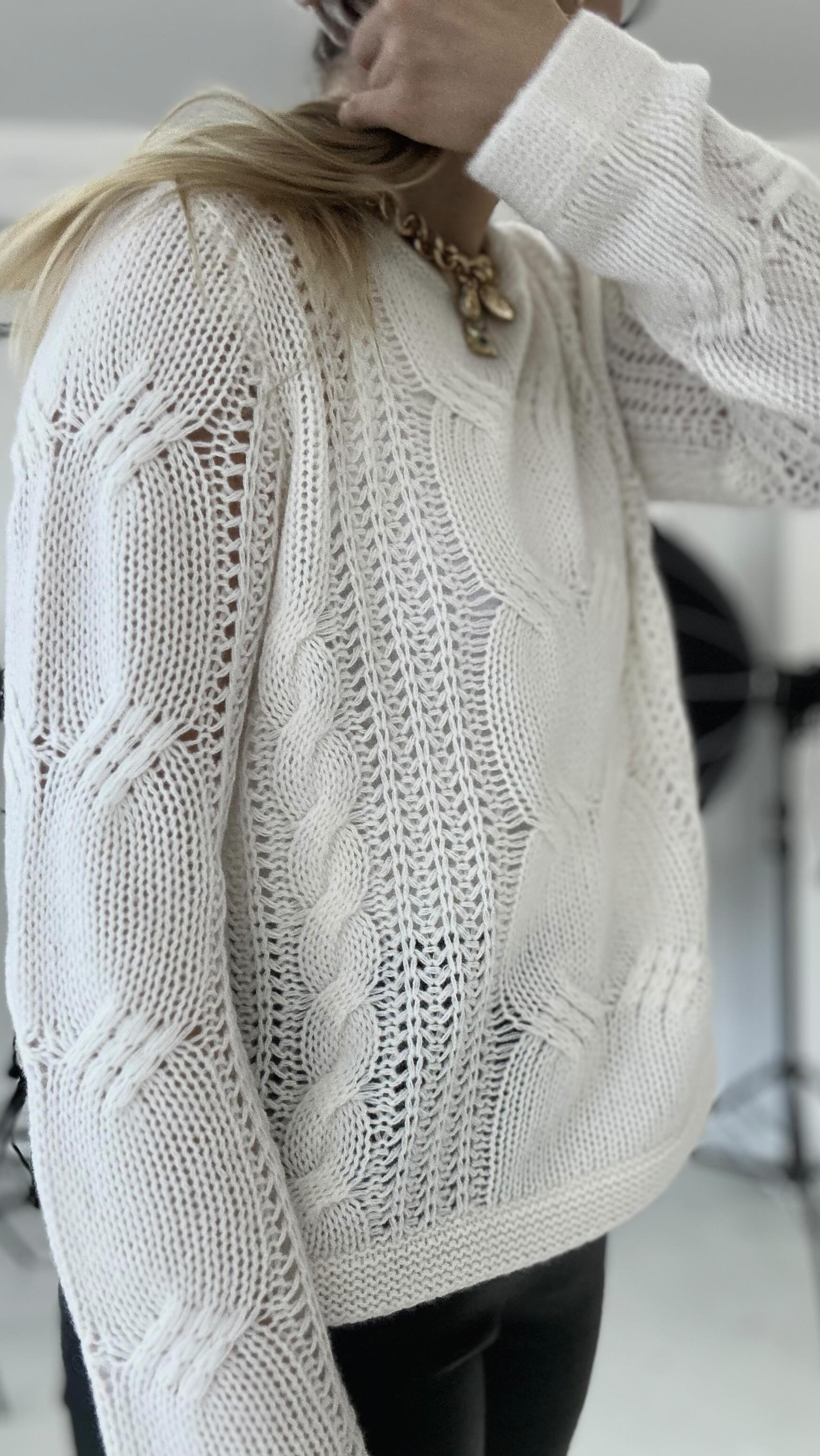 𝟭𝟬𝟬% 𝗞𝗮𝘀𝗰𝗵𝗺𝗶𝗿 🐑🐏
Neu am Lager und nur limitiert erhältlich: unser Cable Knit Kaschmir Pullover in edlem Creme.
Im Video seht Ihr Größe M angezogen.
#kaschmir #knit #pullover #pulloverliebe #cashmere #ntk #nexttokate #kateenders #whatkatewore