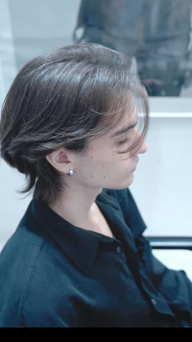 Soft Wolf Cut - Men's Style
This style is all about creating soft layers that bring out a natural flow and texture, while maintaining a clean and polished silhouette.
Perfect for those who want a bold yet understated look 🐺
Thank you for coming 🇫🇷
📩 DM for consultations or to book your next cut ✂️
#MensWolfCut #SoftWolfStyle #kouenjihairsalon
#englishspeakinghairsalonintokyo #tokyohairsalon #englishspeakinghairsalon #hairisyoursignature