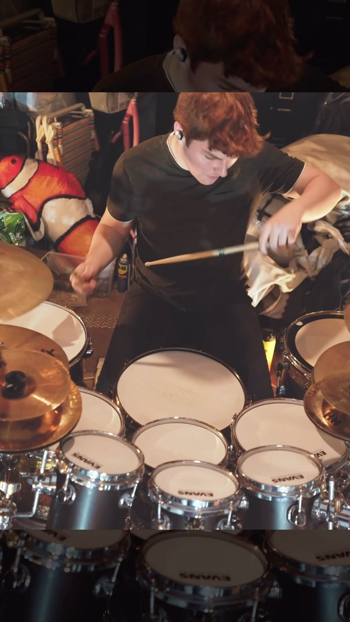 ☁️🤿 CLOUDDIVER⚡️OUT NOW
@felixmartinmusic @joantorresmusic
Full MV on YouTube
•
•
@sabiancymbals @mapexdrums @evansdrumheads @promarksticks @offsetpedal @humesandberg @kellyshuguy #sabian #sabiancymbals #mapexdrums #evansdrumheads #promark #humesandberg #offsetpedals #felixmartin #drumming #drums #drummer #drumlife #music #drummers #drumset #musician #guitarist #guitarplayer #drummerlife #groove #metal #metalmusic #progrock #fusion #progmetal #drumkit #baterista #drumsolo