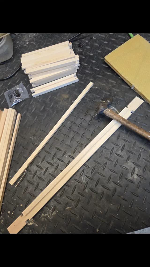 Here I go again making frames! Just making sure I've got enough supers built up for today's inspection. I don't want to go out there and realise I need more room for them and not have it!
The bees would not be impressed.....🤔🐝
#priorities #beespace #yorkshireapiaries #beehives #beeinspection #hiveinspection #