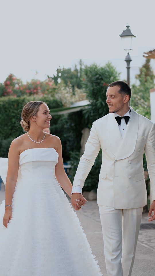 CAPRI MON AMOUR✨
All the magnificent vibes of this wonderful wedding on the most famous island in the world. In love with the Italian & French mixes experienced that day. Wonderful people, great teamwork and unforgettable memories
.
Wedding planner: @justbloomcapri
Photographer: @giannidinatale_photographers
Venue: @ilricciocapri
Hair: @gabriellaiuele @beautylivery
Makeup: @majidlahmadqui
See more works⬇️
https://www.gioderosavideographer.com/
.
.
#weddingfilm #wedding #weddingvideo #amalficoastwedding2024 #amalficoastwedding2025 #wedding2024 #wedding2025 #weddinginspiration #weddingfilmmaker #instawedding #destinationwedding #weddingfilms #weddingplanneritalia #weddingvideoamalficoast #weddinginpositano #weddingfilmravello
#weddinginitaly