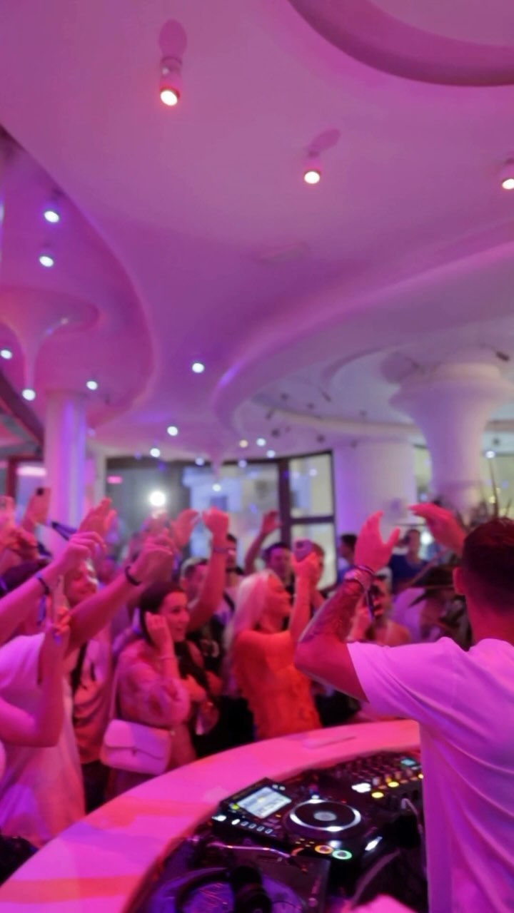 @kinky_malinki_ ICONIC Ibiza Weekender - CLOSING PARTY!โ๏ธ
Weโre taking over @cafedelmar the worldโs MOST FAMOUS sunset venue on Monday 7th October ๐
๐ฅ. Start your evening with those laid-back, chilled out sunset vibes from the incredible @kenfanmusic ๐งโจ, then get ready to PARTY on the terrace ๐๐บ with an amazing team of residents DJs from Kinky Malinki, @lostinparadise_ldn and Platform47.
#ibiza #sunset #cafedelmar #kinkymalinki