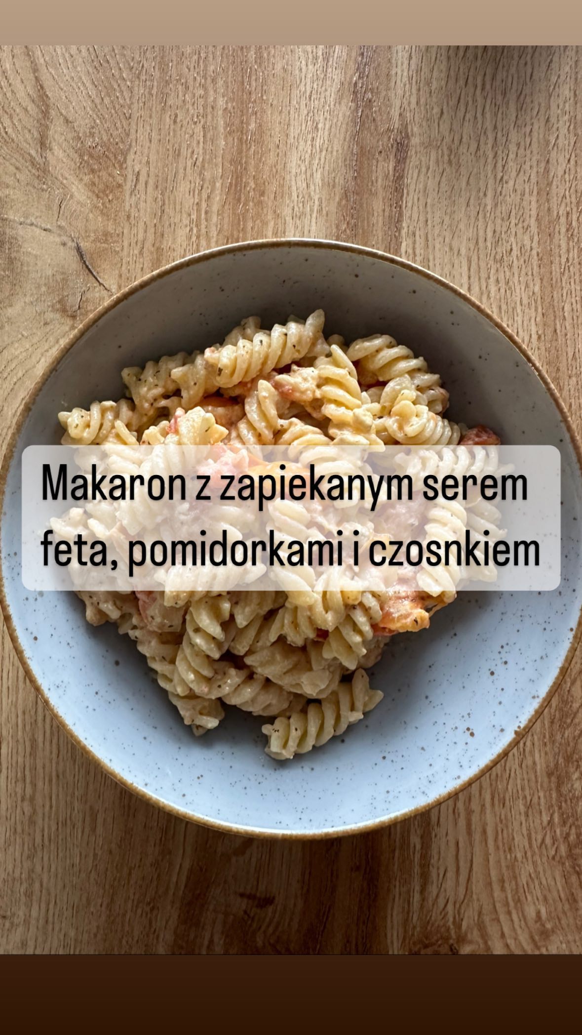 🔸Makaron z zapiekaną fetą, pomidorkami i czosnkiem🔸
Viralowy trend, z którego na pewno warto skorzystać.
Wystarczy zapiec wspomniany ser feta z pomidorkami, czosnkiem, oliwą z oliwek i przyprawami w 180 stopniach przez około 30 min. Ugotowany makaron wymieszać z upieczonym serem i gotowe 👌🏻
Palce lizać!
#fit #healthy #obiadnaszybko