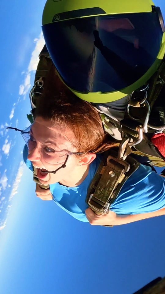 It's as easy as falling out of an airplane. Come find out for yourself! Link in bio
#skydiving #hawaii #gopro #instagood #adrenaline #inspiration #bigislandgravity
