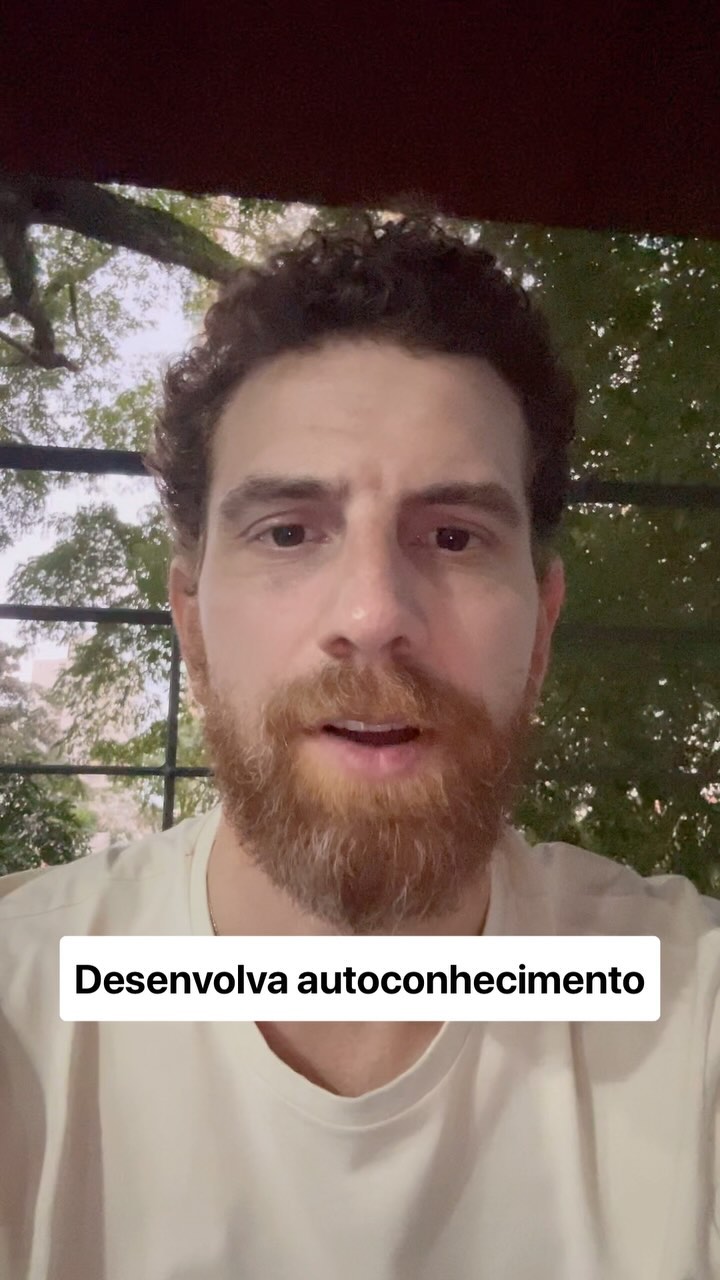 É muito provável que já tenha ouvido sobre autoconhecimento.
Geralmente se asocia a um proceso demorado, abstrato e trabalhoso.
Comece com pequenos questionamentos cotidianos. Isto também é autoconhecimento.
- sua produtividade é maior de manhã, tarde ou noite?
- gosta de atividade ao ar livre? Faz quanto que não vá?
- fixou desconfortável, o que levou a se sentir assim? A próxima consegue antecipar e fazer alguma mudança?
- fixou feliz, qual foi o motivo? Consegue repetir?
- gosta do que está fazendo?
- por que está fazendo o que está fazendo?
- sabe qual é o seu próximo paso?
Algumas vezes conseguimos raciocinar sozinhos e questionarmos sobre nosso próprio comportamento. Outras vezes precisaremos da colaboração de um mentor que tenha um olhar diferente sobre os nossos próprios condicionamentos.
#autoconhecimento #mentor #rotina