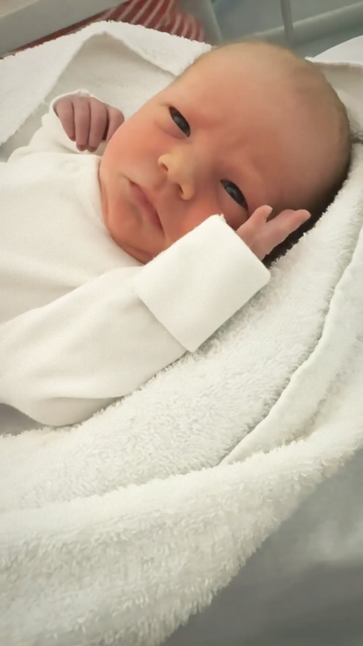 When 4 becomes 5 🥰
Welcoming our little GIRL to the world Willow Rose ~ 29th August 2024 ~ 7lbs 3oz ~ 11:17am absolutely besotted 💕
#babygirl #familytime #newarrival