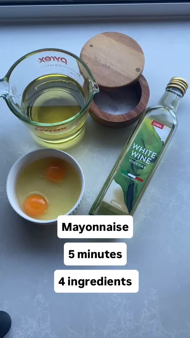 4 ingredients is all you need to make whole egg, delicious mayo.
Mayonnaise is one of the quickest and easiest things you can make in your Thermomix and it emulsifies perfectly.
The recipe calls for grapeseed oil, I always use light olive oil and it’s perfect.
You can use a regular white vinegar (in fact I would recommend it but this is all I had).
Another way to reduce sugars, fats, additives and preservatives in your diet.
#homemademayo #thermomixrecipe #realfood #simpleingredients #kitchenwin