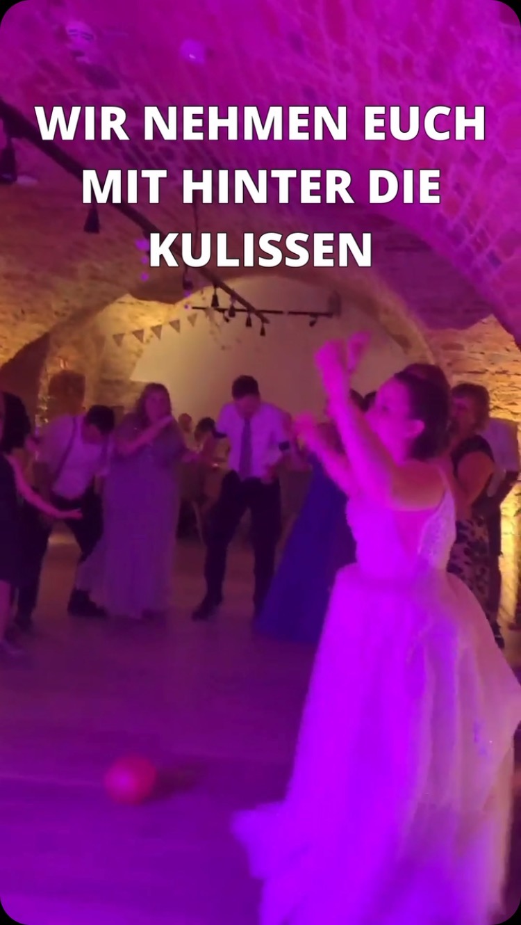 Wedding recap!
Ein normaler Tag im Musikerleben 🎶🎸
.
.
.
#wedding #recap #weddingrecap #party #partyband #band #duo #music #livemusic #celebration #celebrate #partymusic #fun #work #musician #musicians #guitar #guitarist #singing #singer