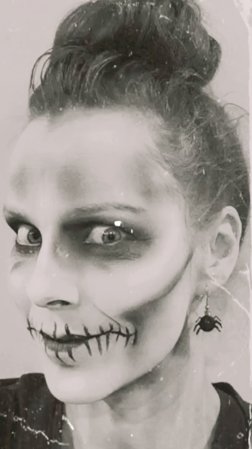 Hauntingly Delicious Makeup by @brow_werx
Are you ready for spooky season?
#loveyourface #werxshop #browwerx