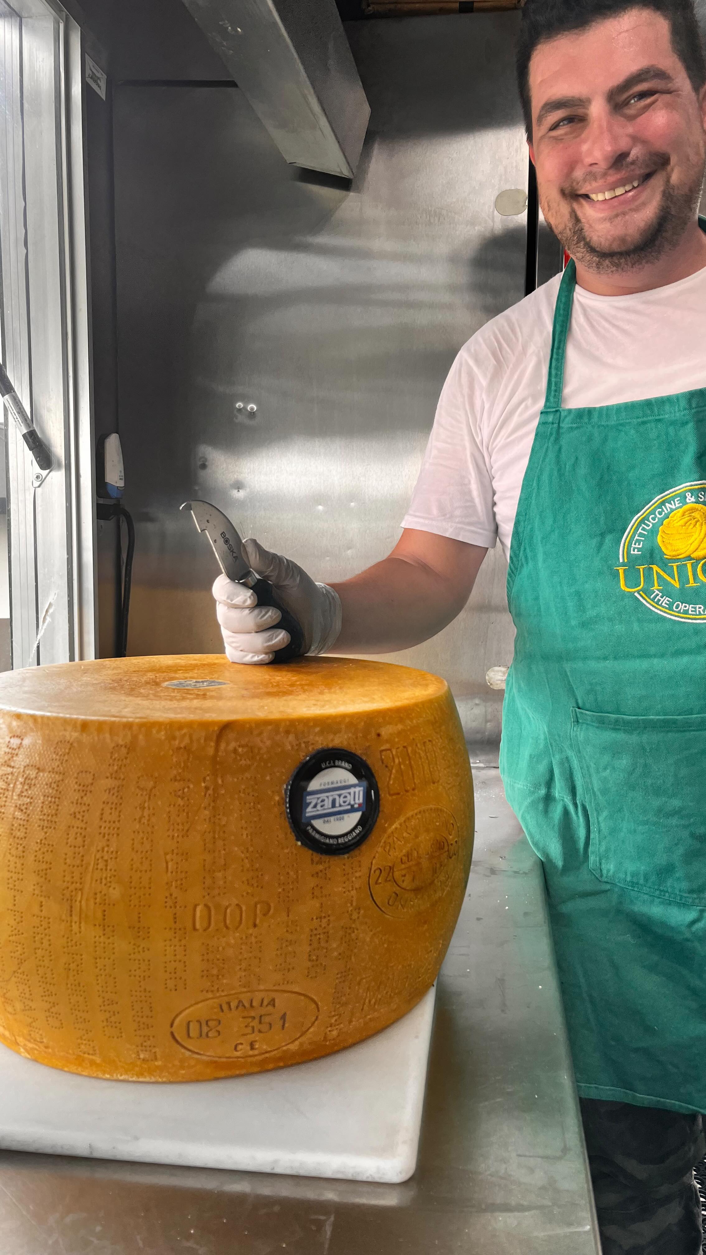 Finally we are back! Also new #parmigianoreggiano is ready for you 🥰 next days be ready for new products and more! Stay tuned! Hope to meet with you… #orangecounty #foodtruck #parmesanwheel #food #fettuccine #catering #hamburger #lacounty #chefonthewheels