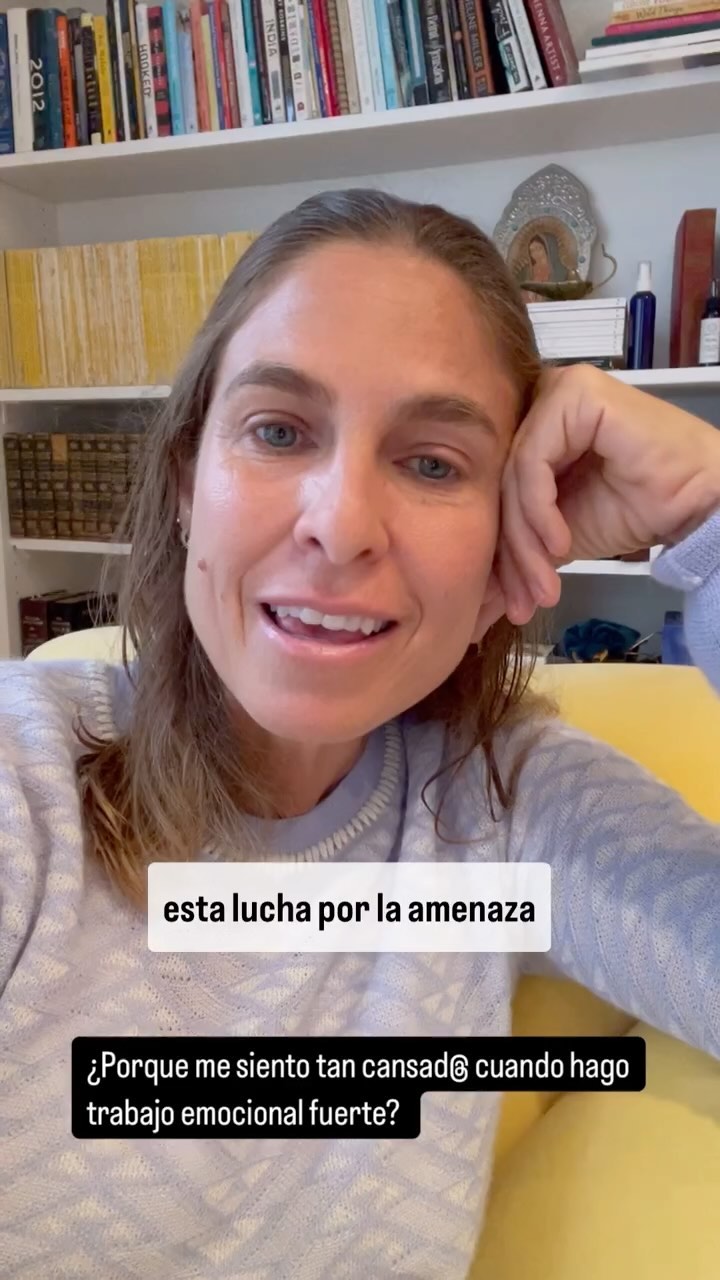 ¿Porqué me siento tan cansado después de procesar heridas de trauma? Soltar de una vez por todas el pasado, nos permite recordarlo como memoria y no sentirlo mas como amenaza presente… ese re-acomodo nos permite relajar y regular nuestro sistema nervioso, y muchas veces al soltar la lucha nos sentimos muy cansados. Este es solo un recordatorio, si estas haciendo trabajo emocional fuerte, procesando heridas de trauma, hay que estar atentos a lo que el cuerpo necesita, y apapacharlo. Bonito fin de semana! 😊💫 #trabajandocontrauma #emdr #psicoterapiagestalt