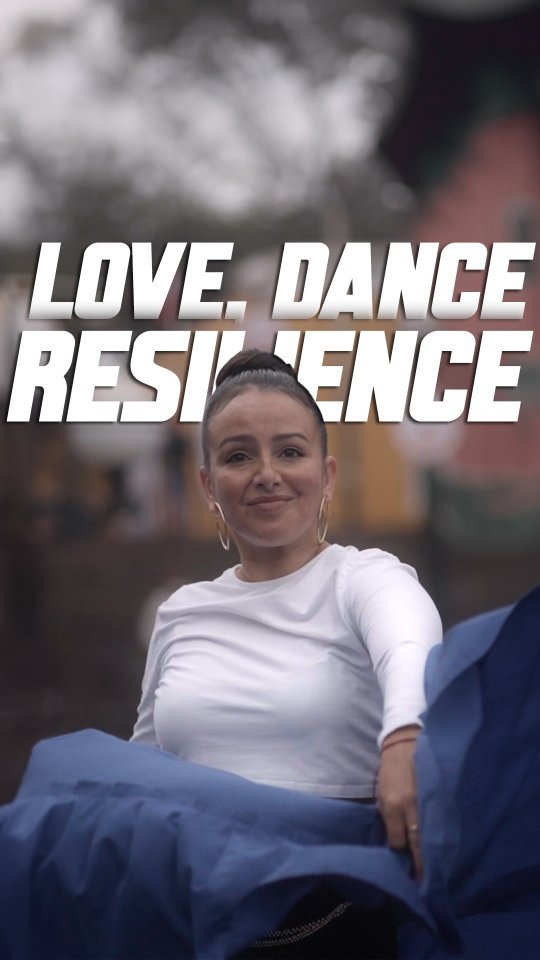 PERU, TE BAILO. I'm breathing and dancing my truth in Barranco, Lima on the magical bridge of el puente de los suspiros. I've made many dance and love wishes here 🥰.
This video was during Round 1 of Dance Your Ancestors program. ❤️ I offered the bridge my dance as a way to say THANK YOU. This bridge has listened to many wishes of mine since I was a baby girl.
🌹Living in Peru as a dancer and single mama, this place is where I would date myself and think about life during the foggy Lima seasons. Bien romantica, bien novela-esque (I can't help it), lol. I would gaze into the foggy horizon over the ocean with a chilcano or emoliente in hand ... and feel in love. Whenever I felt lost ... I would make my way here and breathe.
🤭 About the puente: Before entering, you make a wish, take a deep breath, and hold it until reaching the other side for your wish to manifest. GURL...The tourists I would knock over on my way to the other side (NYC inner voice 'mooove b^&*th'😂)
❤️ Flash forward, I returned with participants of Dance Your Ancestors program and ...whew! EVERYTHING made sense. We danced together, transformed together, made wishes and swagged together. Being one of the most romantic places in the city, it made sense that I wine and dine las 'dancestras' here, in the same way I dated myself.
❤️🇵🇪💃🏽 Today, we now walk across that bridge differently: confidently, lovingly, with dance and the knowledge of our Ancestors.
✅️ Ready to dance in Peru and get your birthright ? Round 5 is now open 🇵🇪💃🏽
Link in bio to learn more about this magical dance journey.
🎥: @jermainfilms
Thankyou for capturing this moment con el puente ... que rico fue!
#danceyourancestorsprogram #danceyourancestors #getyourbirthright #peruviandance #peruviansinthediaspora #puentedelossuspiros #lima #Barranco #romántico #nostalgia #makeawish