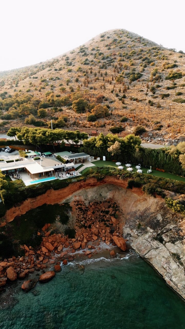 About yesterday‘s beautiful wedding in greece - this is getting married in your dream location.
#greece #wedding #droneshots #weddingvenue
