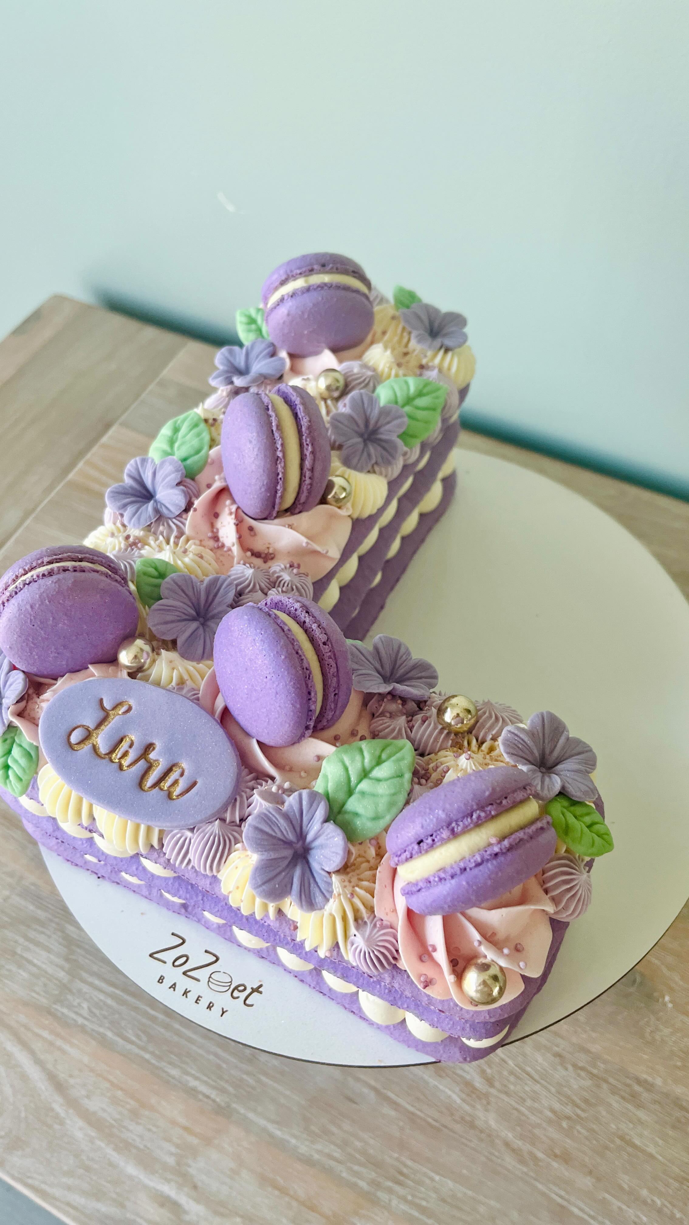 ✨Decorate a macaroncake with me✨
#macaroncake #macaronletter #macaronlettercake #lettertaart #macarontaart #cijfertaart #purplecake #macarons #macaronlove #macaronlady #macaronsoostende #zozoetoostende #zozoet #oostende #macaronvideo #macaronreel