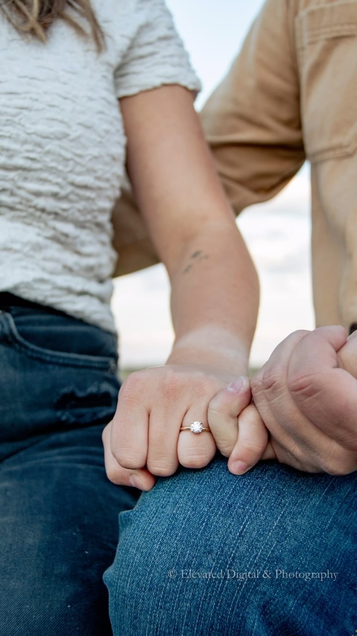 When you hit it out of the park on the first try! I’ve known Haley her whole life—she’s family! Kelton is her first real boyfriend, and from the moment we met him, we knew he was a keeper. They make such a perfect pair, and these photos truly capture their love. They nailed the ‘Dirty Dancing’ run and lift… with less vertical! 😆👌🏻Can’t wait for their wedding—family weddings are the best!
📍 @freespiritranch_eventvenue
#MorinvilleWeddings #StAlbertWeddings #AlbertaWeddingPhotography #LoveInThePrairies #FamilyWedding #WeddingGoals #EngagementPhotos #PrairieLove